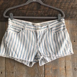 🇺🇸 Levi’s striped shorts